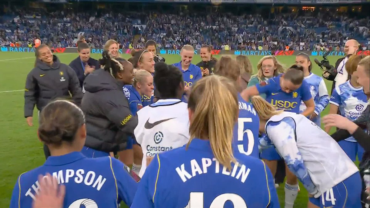 Katie McCabe leads the Chelsea celebrations after Chelsea's win against her former club! 👀