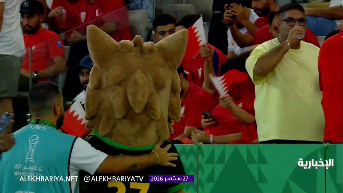 "ذيبان" التميمة الرسمية لبطولة خليجي 27 مع الجماهير البحرينية والإماراتية قبل لقاء المنتخبين . 🐺💚