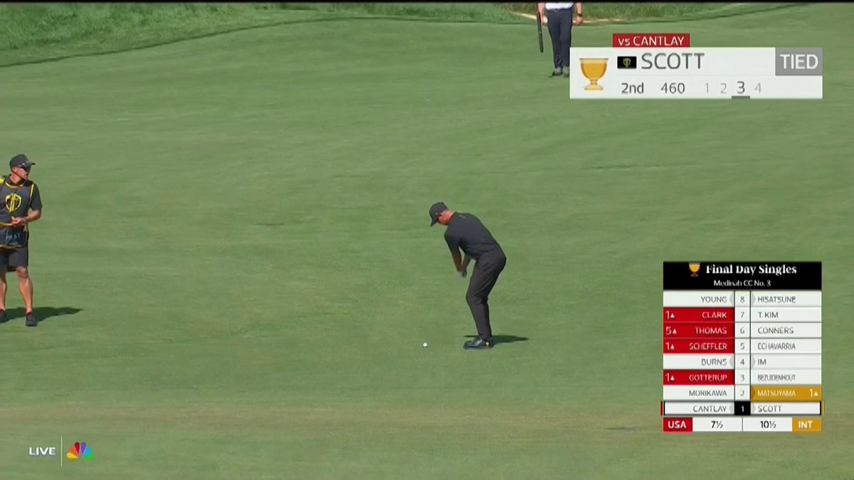 Adam Scott gets a brutal break after his approach hits the flagstick 😳 📺 NBC