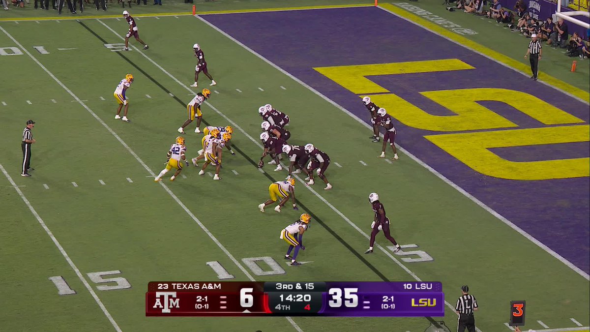 Omg them going up and making fun of the yell leaders is incredible