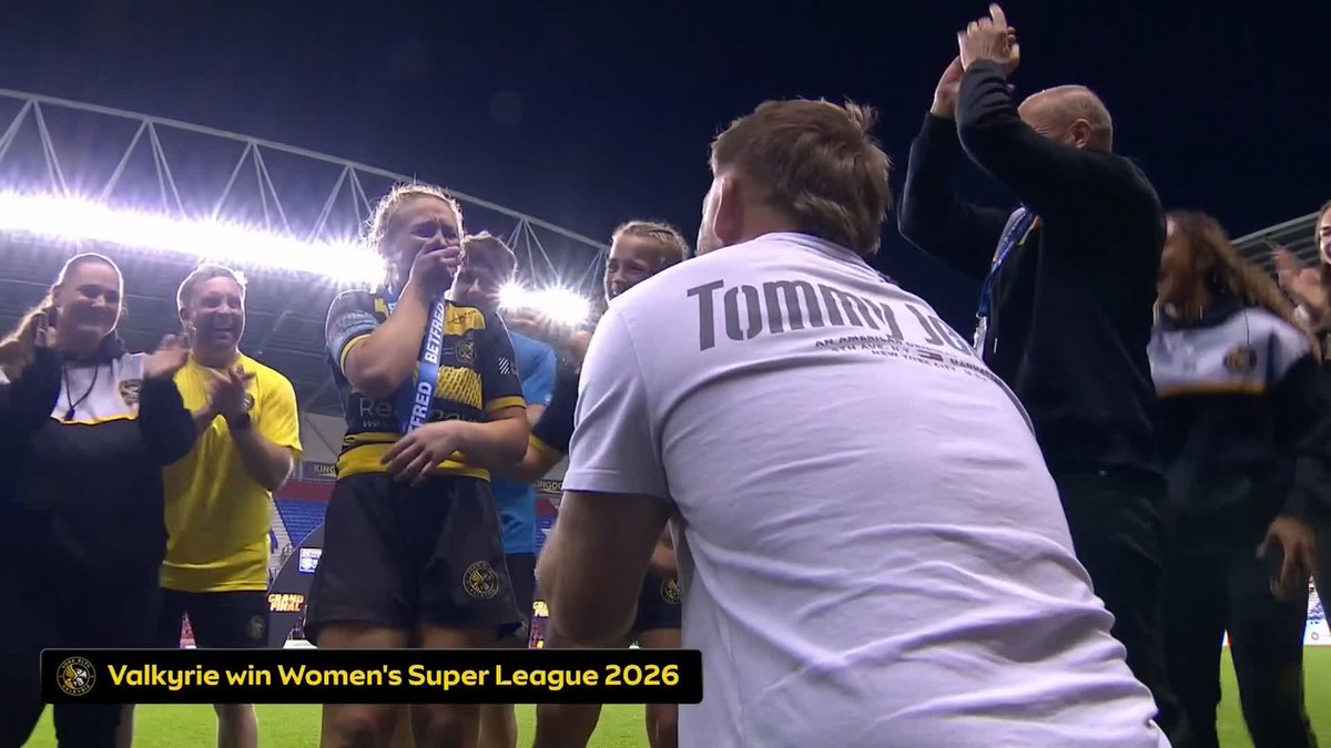 Congratulations Lisa and Lewis! 💍 From winning the Women's Super League to a proposal, what a day for Lisa Parker! ❤️