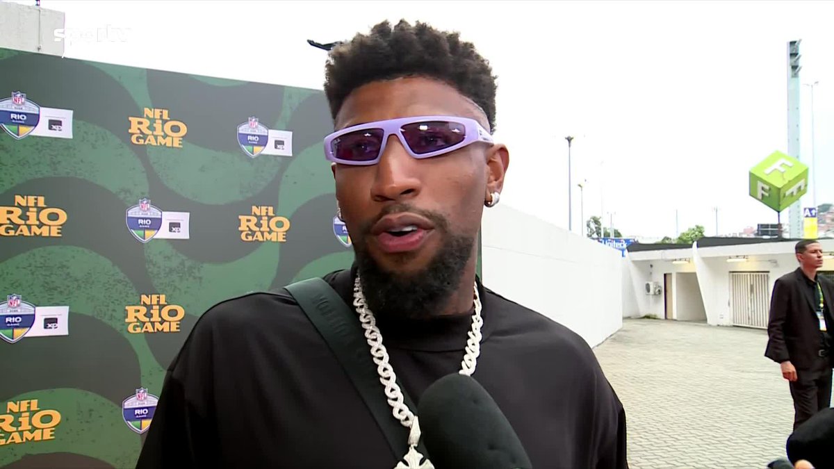 Emerson Royal, na chegada ao Maracanã para Ravens x Cowboys: "Estou nervoso para ver o Maracanã de outra forma. Vai ser uma experiência incrível". #nflrio