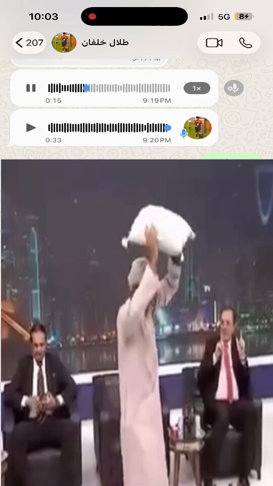 الفيديو المنتشر ((انه طلال خلفان كان يرقص على خسارة الكويت من العراق)) غير صحيح ❌ توضيح من لاعب العربي السابق العماني طلال خلفان : الفيديو كان قبل بداية البرنامج وتم تسجيله وعرضه مع لقطات فوز منتخب العراق على الكويت دون علمه اللاعب يعتذر وارسل لي فويس توضيح وسيعتذر ويوضح بنفس البرنامج اليوم