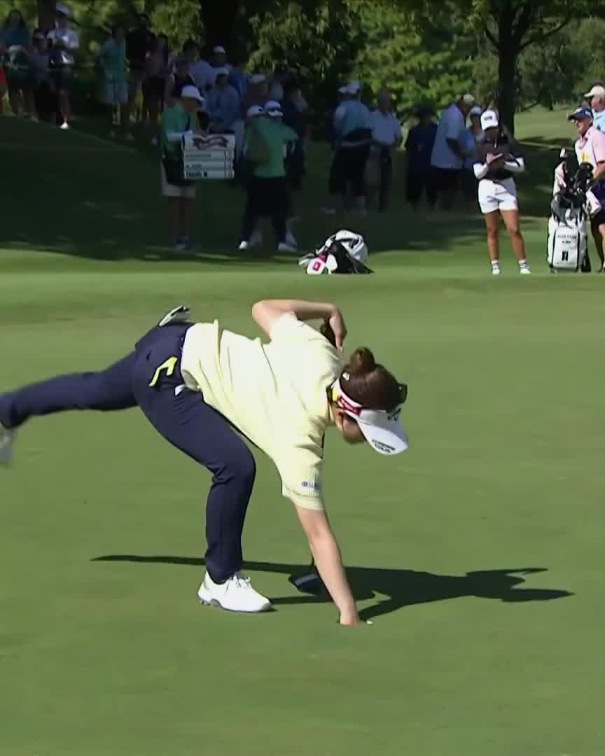 An eagle for Yuna 🤯 An incredible approach sets her up for eagle and gives her a three-stroke lead