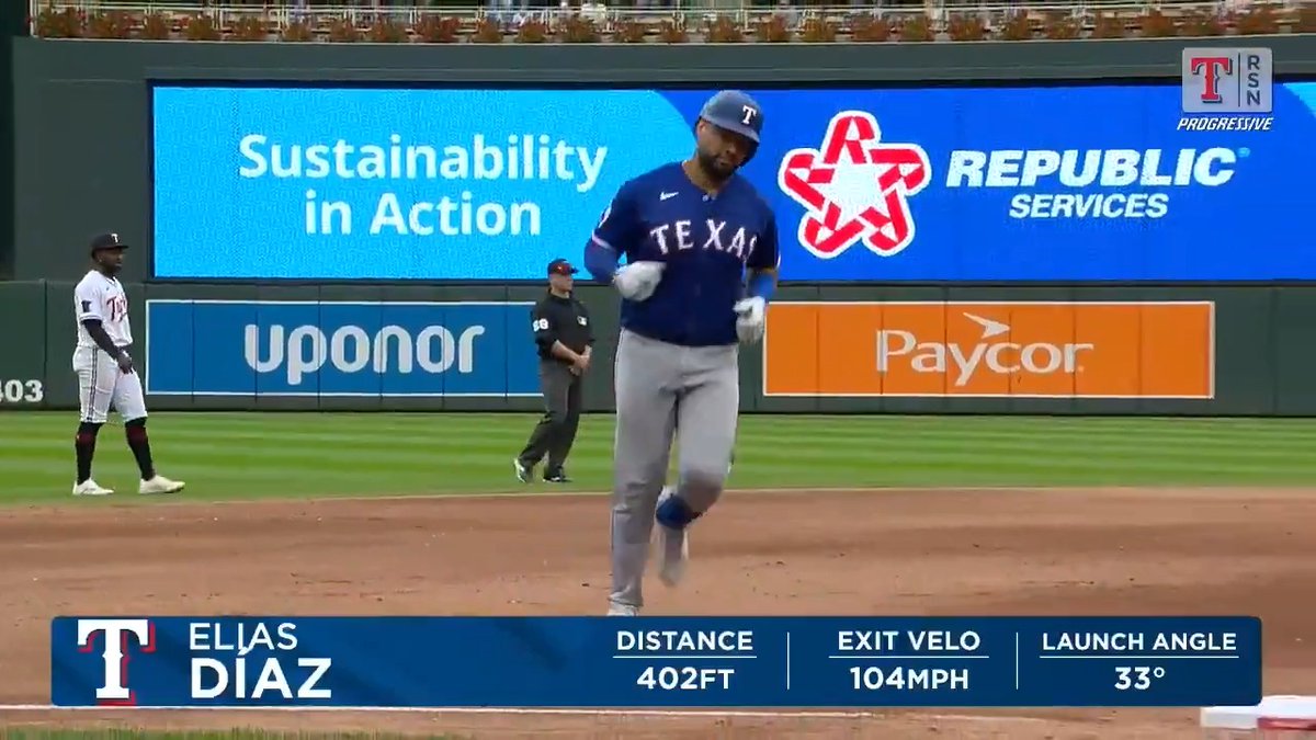 Díaz to the upper deck. #AllForTX