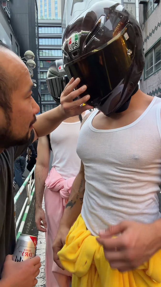 Larping Moto Btw I didn’t even start recording until AFTER he randomly kissed my bicep, no introduction😭