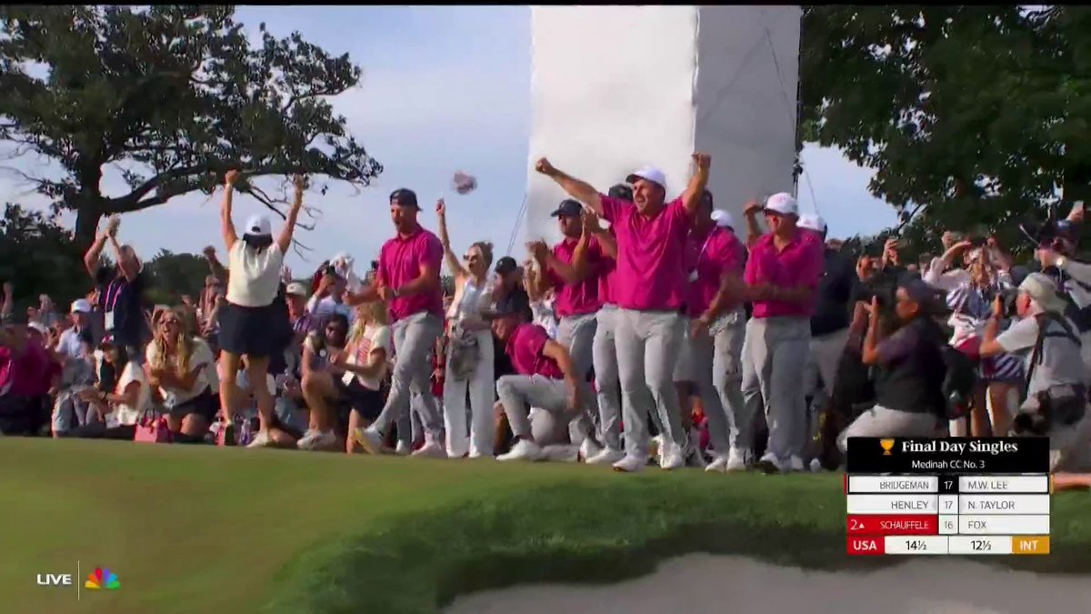 COMEBACK COMPLETE! The U.S. Team clinches its ELEVENTH Presidents Cup in a row in dramatic fashion, besting the International Team at Medinah. 📺: NBC