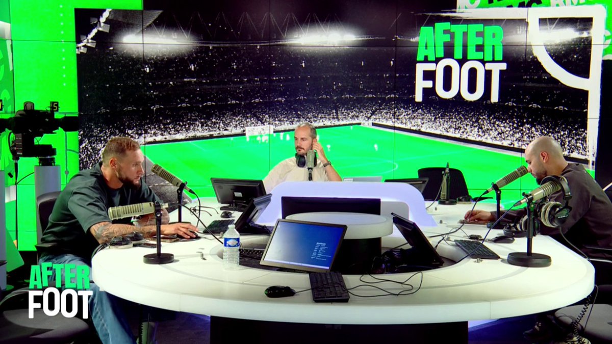 🗣️🇧🇪 Sacha Tavolieri nous parle de cette sélection belge version Mark Van Bommel avant le match contre l'équipe de France : "Mika Godts a crevé l'écran, il a apporté des choses que l'on n'avait pas vu depuis pas mal de temps dans cette équipe belge."