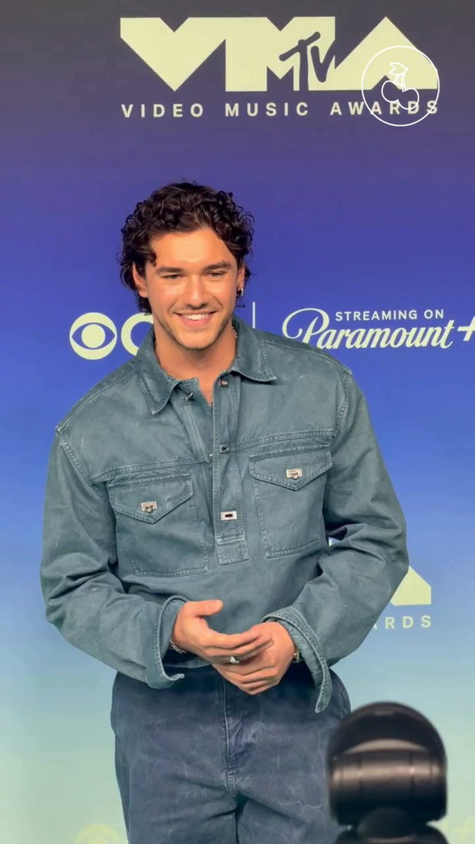 ‘Off Campus’ star Belmont Cameli has arrived at the #VMAs.