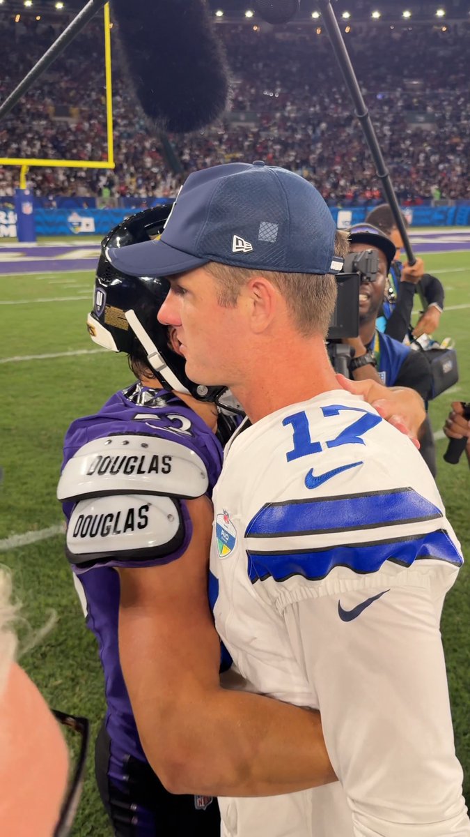 Brandon Aubrey came over to congratulate Tyler Loop after his game-winning FG 🙌