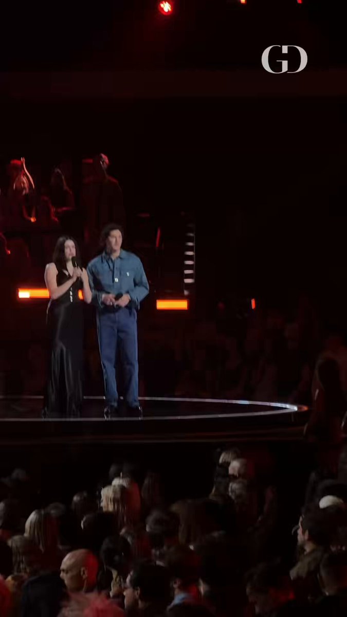 #OffCampus stars Ella Bright and Belmont Cameli earned huge cheers as they introduced Sienna Spiro’s performance. #VMAs