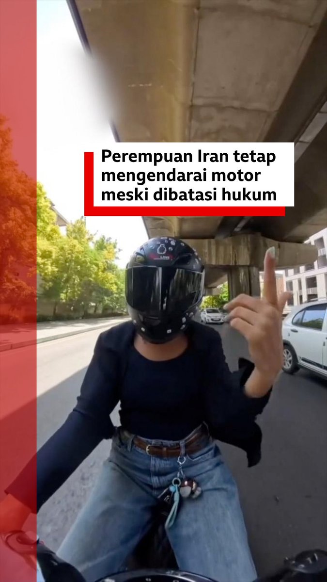 Semakin banyak perempuan di Iran yang mengendarai sepeda motor, meskipun mereka masih belum diizinkan secara hukum untuk melakukannya. Menurut media Iran, lebih dari 600.000 sepeda motor telah terjual kepada perempuan dalam dua tahun terakhir.