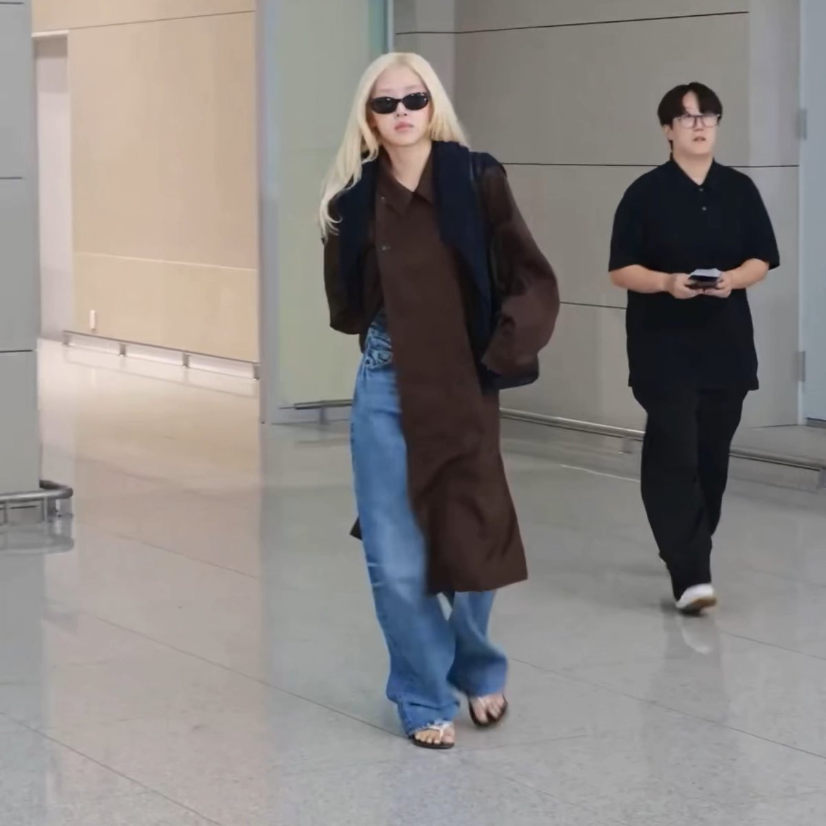 SHE LOOKS SO GOOD😭