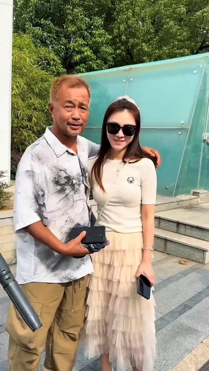 抖音改变了太多太多太多人的命运！！！ 刚刷到，和他有过一面之缘，当时我开车去上海见过他本人！人说话条理清晰，祝福你们早日生个大胖小子！