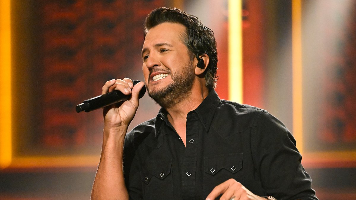 .Luke Bryan performs the title track from his new album Signs! Watch the full performance ⬇️ #FallonTonight