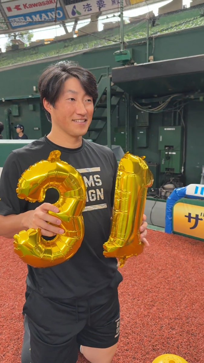#小深田大翔 選手のお誕生日🎂 インタビューアー #小森航大郎 選手🎤 #村林一輝 選手・ #宗山塁 選手も拍手👏🎶 #RakutenEagles #強鷲革新