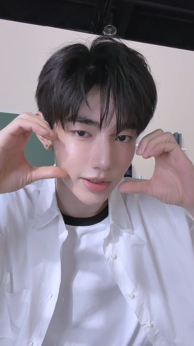 𝑖𝑡'𝑠 𝑙𝑖𝑘𝑒 𝑎 𝑑𝑒𝑗𝑎 𝑣𝑢 🐼ഒ⁾⁾♡ 🔗 #AND2BLE #앤더블 #ZHANGHAO #장하오