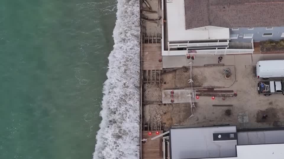 海面の上昇や強力な暴風雨による波が、米カリフォルニア州の海岸線を書き換えつつある。海岸線の変化は人々の予想を上回るペースで進む恐れがあると警鐘を鳴らしている。