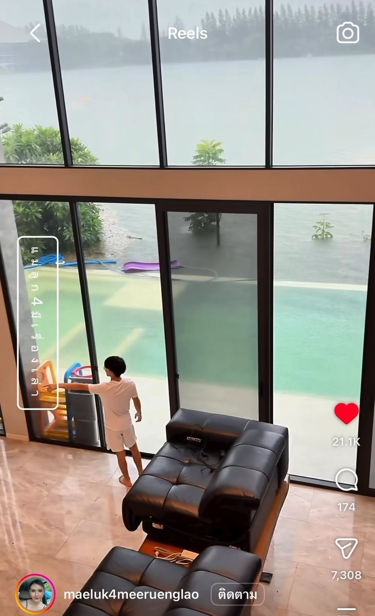 เห็นใจบ้านนี้มาก 🥺 ตอนแรกก็คิดว่า ยกโซฟาขึ้นแล้วน่าจะรอด อย่างน้อยของชิ้นใหญ่ ๆ น่าจะพอรักษาไว้ได้ ที่ไหนได้…มาวันนี้ น้ำขึ้นถึงชั้น 2 แล้ว 😭🌊 #อุทกภัย #น้ำท่วม #น้ําท่วม2569 #ฝนตก