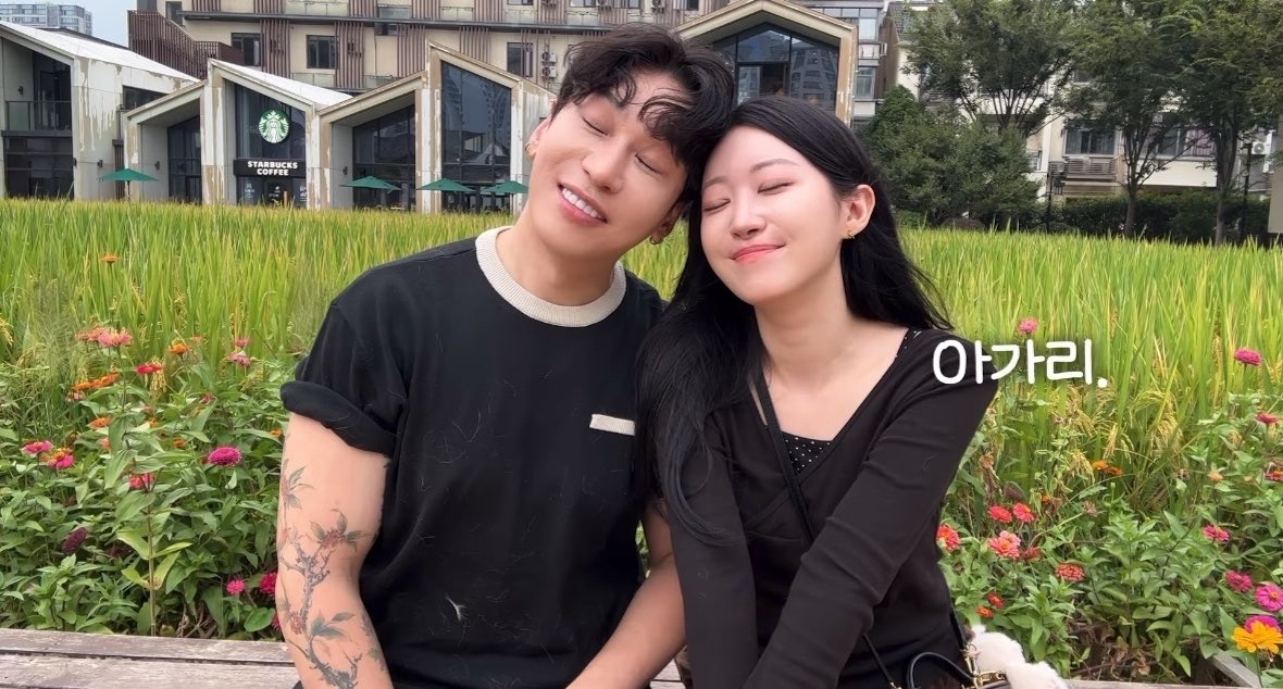 찐텐으로 싸울 때 나오는 아가리는 좀 많이 무서움 ... 상황 설명 : 둘이 고기 먹으러 갔는데 파인애플구이를 시켰음 파인애플을 통으로 구워서 여친이 먹기 불편해했음. 여친이 남친한테 통역 부탁해서 직원 통해서 파인애플 심 좀 잘라줄 수 있냐고 요청함. 직원이 파인애플 심 잘라왔는데 아직도 먹기 불편해 보였음 여친이 생각한 것보다 잘라지지 않았지만 그냥 먹는다고 했음 남친은 중국 사람들은 원래 파인애플 심까지 먹는다고 먹지말라고 여자 손 안닿는 위치로 옮겨버림.