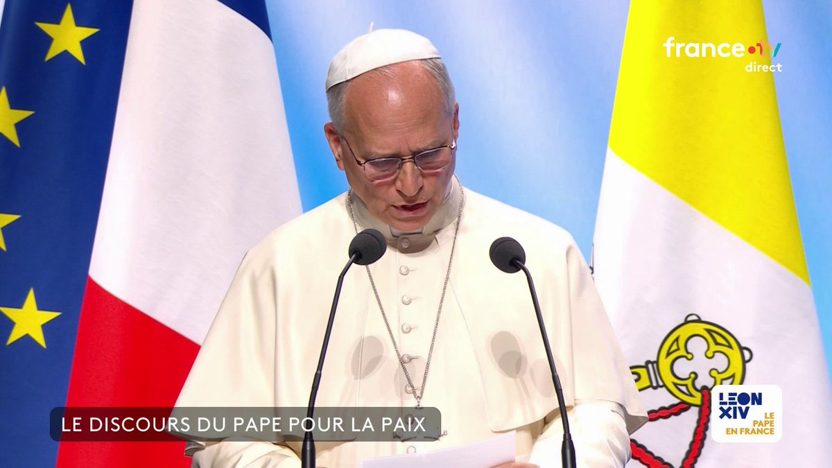 Le Pape, droit dans les yeux de Macron : « La valeur de la parole donnée est méprisée. On se vante du mensonge et de la tromperie. » La tête de Macron à ce moment-là vaut 10 000 discours. Il a tout compris. #LéonXIV