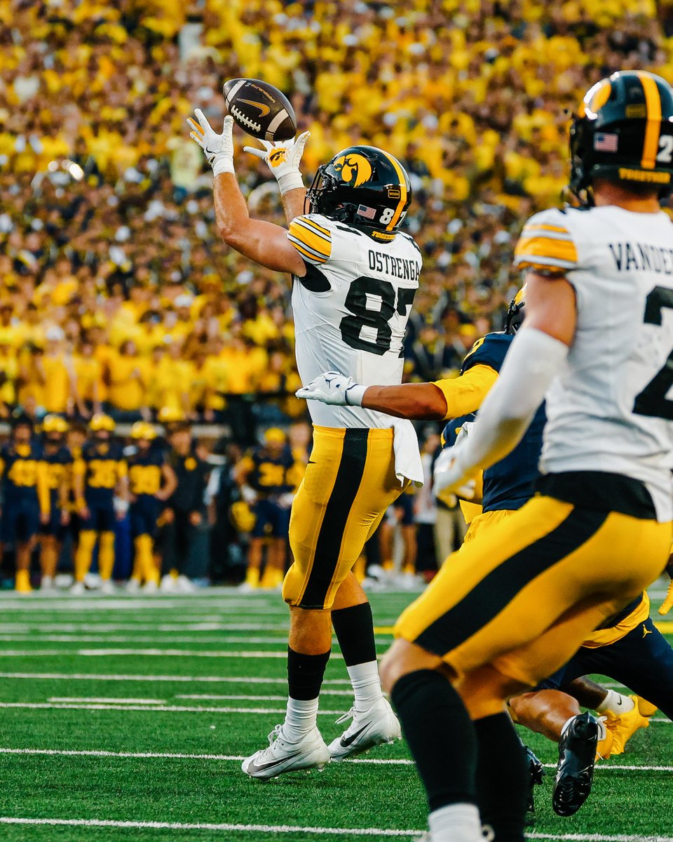 The catch that paved the way for history 😤 Addison Ostrenga x #Hawkeyes