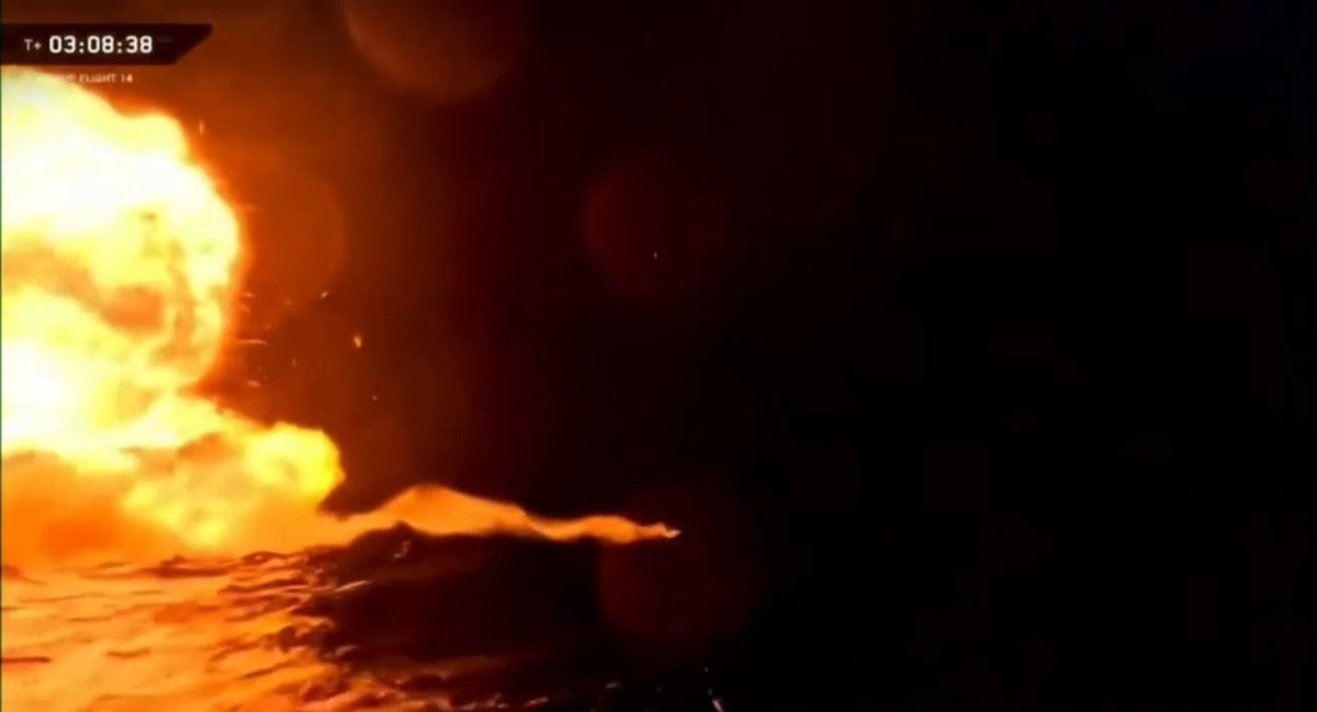 STARSHIP DETONATES in MASSIVE MUSHROOM CLOUD after SPLASHING DOWN in OCEAN