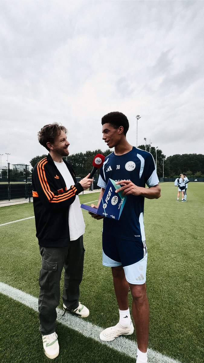 Handing out the new FC27 🎮