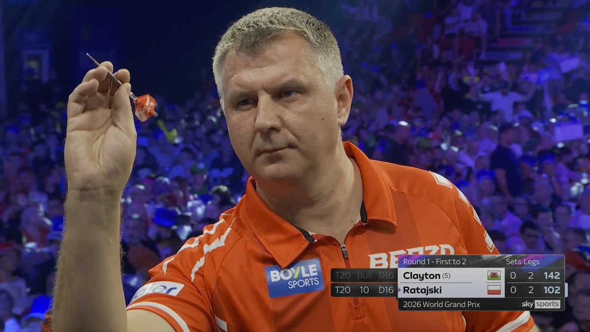 Jonny Clayton survives three set darts to nick the opening set from Krzysztof Ratajski 🏴󠁧󠁢󠁷󠁬󠁳󠁿 📺 #WGPDarts | R1