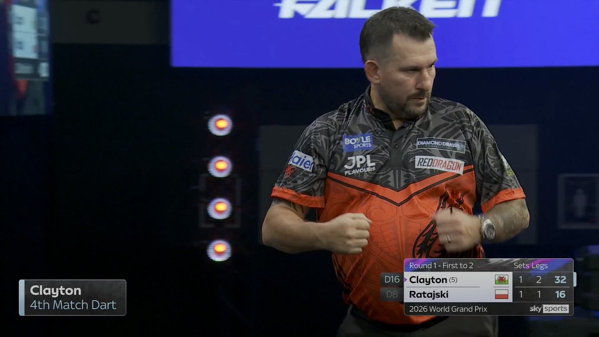 CLAYTON SURVIVES! Jonny Clayton comes out on top in a gruelling affair against Krzysztof Ratajski! 🐿️ 📺 #WGPDarts | R1