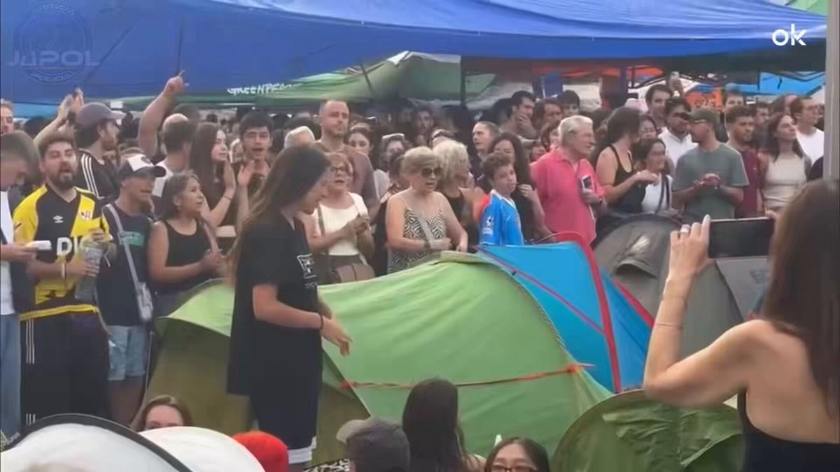 No solo no nos da vergüenza, sino que nos sentimos muy orgullosos. 😘 ¡VIVA LA POLICÍA NACIONAL! 💙🫡 ¡VIVA ESPAÑA! 🇪🇸 Vídeo de Rafael Alejandro Escalona para okdiario.com sobre la acampada de la Puerta del Sol, en Madrid. 🎥