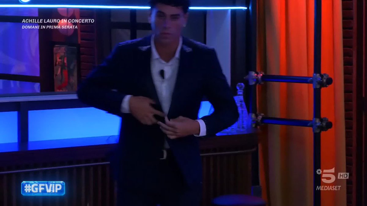 Roncaccia raggiunge Piera nel Localino... #GFVIP