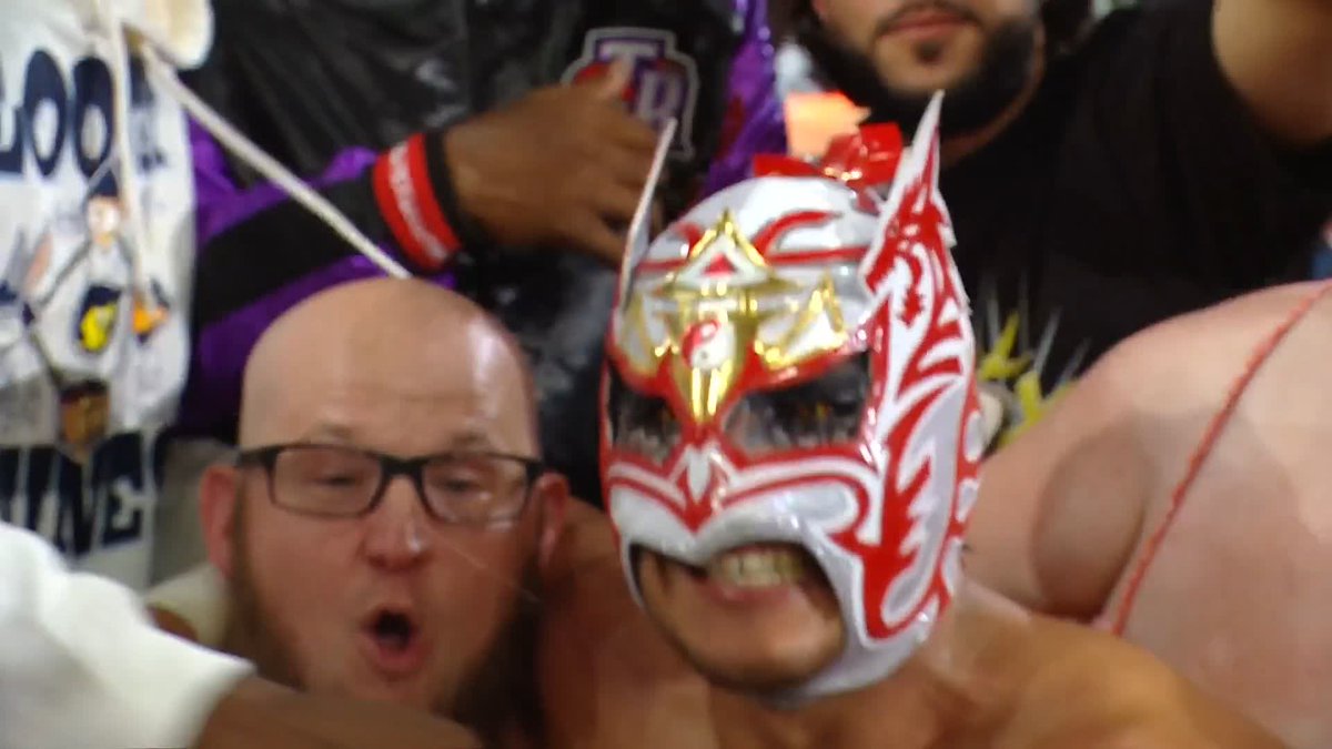 HOW!?!?! 🤯 Dragon Lee just beat Big Cass!!