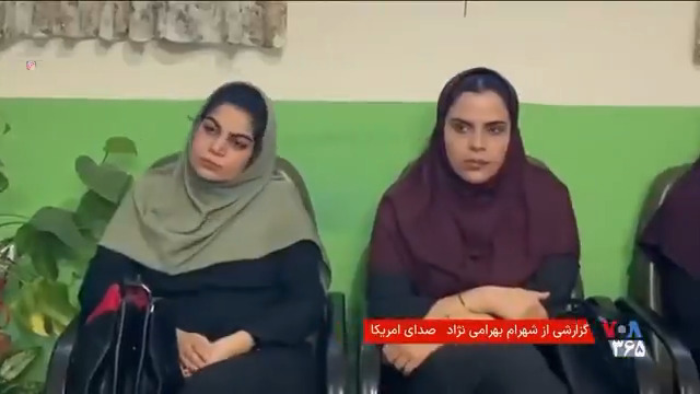 در بسیاری از مناطق ایران، معلمان با انتشار ویدیوهایی اعلام کردهاند که در اعتراض به وضعیت نابسامان مالی و فضای غیرحرفهای آموزش و پرورش، برای همیشه این شغل را ترک میکنند. پرستاران زیادی هم همین تصمیم را گرفتهاند.