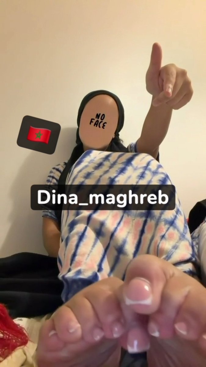 POV : T’es a mes Pieds de Reine 🧕🏽🇲🇦 Tu suce mes orteils 🍭 et lèche ma plante de pieds 🦶🏽K3HBA 🐶 You're at my feet, my Hijab Queen 🧕🏽🇲🇦 You suck my toes 🍭 and lick the soles of my feet 🦶🏽 K3HBA 🐶 #Hijabfeet #Hijabgoddess #Findom #Domina #Marocaine #Arab #Soumis