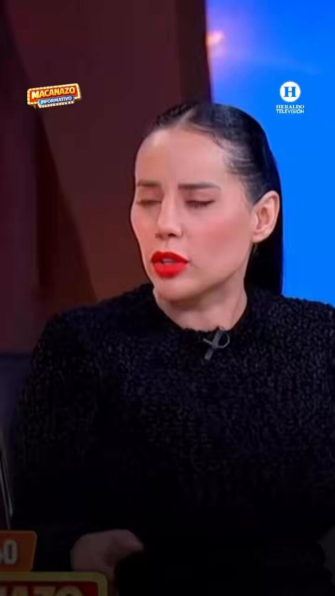 JAJAJA la desesperación por tumbar a Alessandra Rojo de la Vega ya entró en fase de reciclaje. 😂 Ahora en el “Narcanazo Desinformativo” con Narca Carriedo, desempolvaron a la amante de medio Reclusorio Oriente Sandra Cuevas con su nueva jeta para que hable mal de Alessandra y le lustre los zapatos a Citlalli Hernández Mora 😂😂😂😂 La cosa debe estar MUY jodida si ya tuvieron que recurrir a Sandra Cuevas. Pero sí, Maca Carriedo , cuéntanos más sobre tu “independencia editorial” y tu “dignidad periodística” 😂