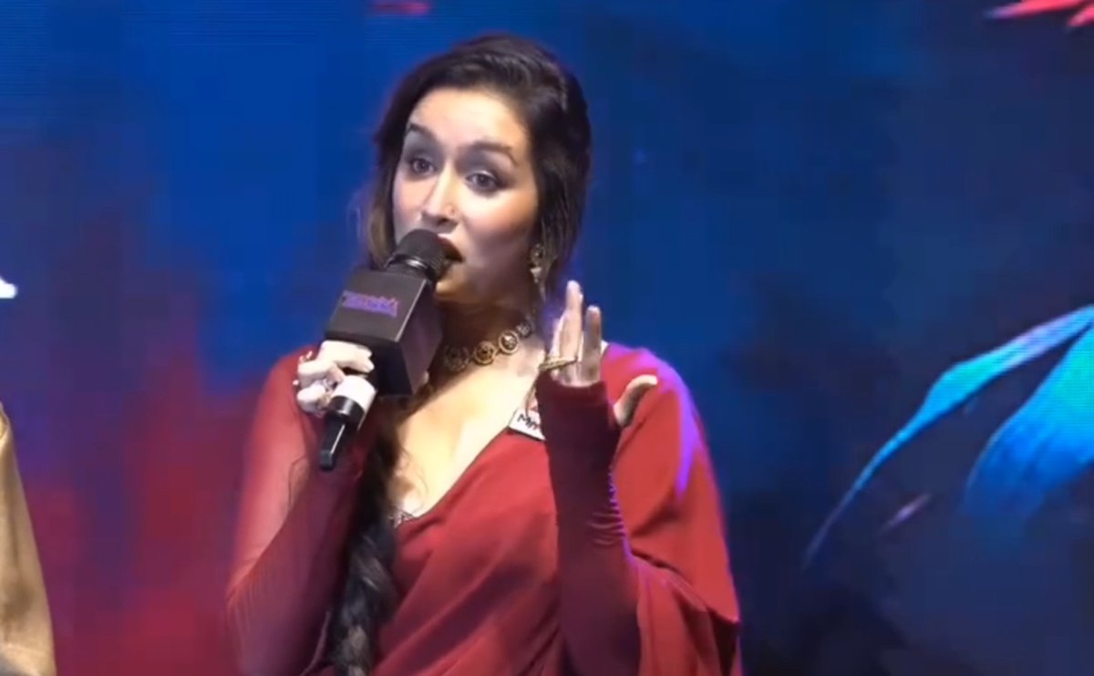 A FanBoy Says I LOVE YOU to #Shraddhakapoor then Her Reaction 😂😂😂😂