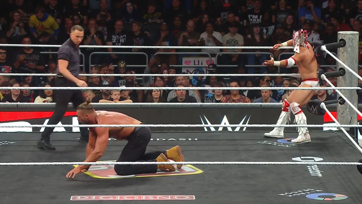 La gente está cada vez más ‘on fire’ con Dragon Lee. También WWE. Gran noticia.