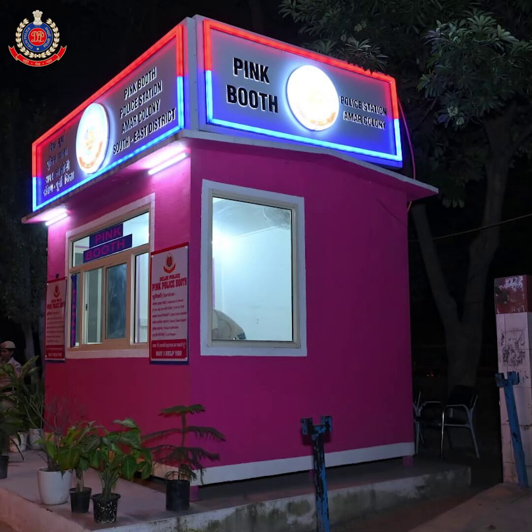 Keeping the safety and well-being of citizens as the highest priority, Shri Anurag Kumar, CP Delhi #DilKiPolice, along with Special CP Neeraj Thakur and other senior officers, conducted surprise night inspections at Pink Booth, LSR College, the area around the college and adjoining National Park, Central Park. To assess the follow ups of park security, the team then visited Arun Jaitley Park in Hauz Khas. During these visits, officers personally reviewed key security arrangements, including lighting, CCTV coverage, gates, security personnel and access control. They also interacted with students and members of the public, listening to their concerns and reassuring them of their safety, particularly during the night hours. LG Delhi #DPUpdates #HelloPoliceStation #HelloDelhiPolice