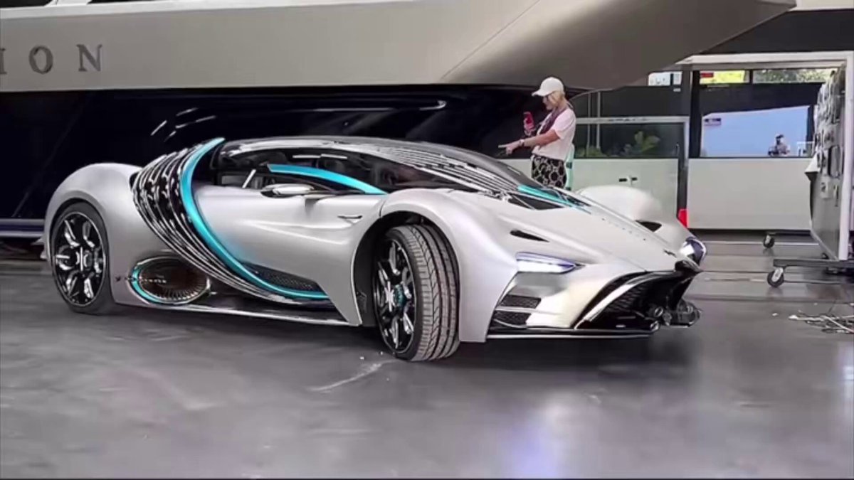 Hyperion XP-1 is the world’s first hydrogen fuel cell hypercar with a 1000 mile range.