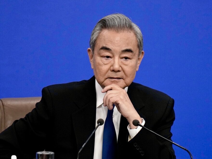 It would be extremely difficult to get Sanae Takaichi to issue a public apology. Nevertheless, a private apology to China is not out of the question, for instance via a phone call or in‑person remarks. At present, both China and Japan hope to resume exchanges, given the far‑reaching impact of the current tensions. Both sides wish for a peaceful external environment to boost economic development. Otherwise, constant friction will only benefit the United States. That is why former Japanese Foreign Minister Takeshi Iwaya came to China this time: to deliver a message from Sanae Takaichi to China. Without such a mission, Wang Yi would not have granted him a meeting.