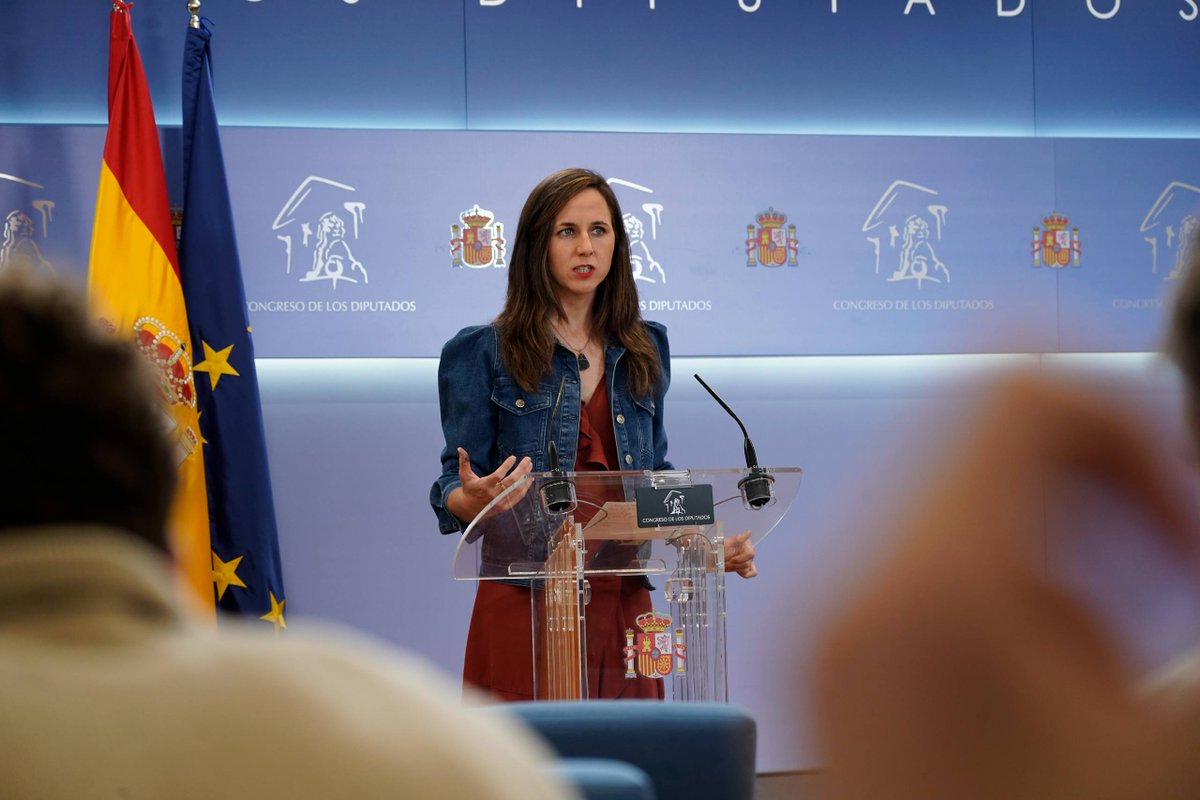Con el litro de gasolina por encima de los 2 euros, los bolsillos de la gente no aguantan más. Hay que nacionalizar Repsol. No es una medida revolucionaria, es de sentido común, como ocurre en otros países de Europa. 🎥 Ione Belarra