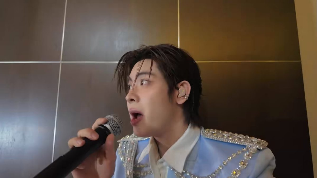 เบื้องหลังมีคอรัสส่วนตัวประจำเพลงด้วย สมกับเป็นคู่รักนักร้องมาก โคตรเก่งสกิลไม่ธรรมดาทั้งคู่ #KNPTFOfanconVlogInMacau ♡⸝⸝