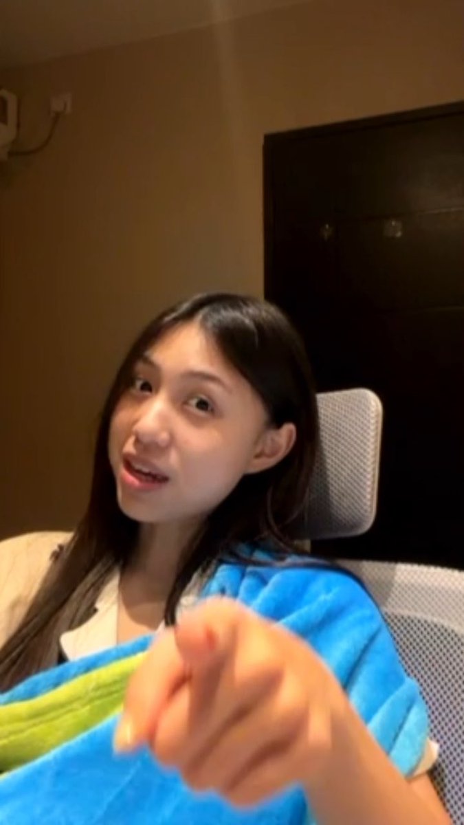 absen yg mau dimarahinn michie