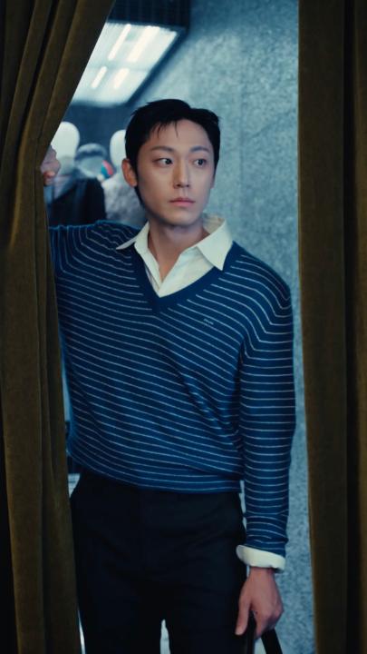 Lee Do-Hyun explores Pradasphere, where products, archives, fashion, images, film and collaborations come together across more than a century of Prada creativity. Discover more: #PradaGalleriaMilano #PradaPeople #Pradadasphere #Prada #LeeDoHyun