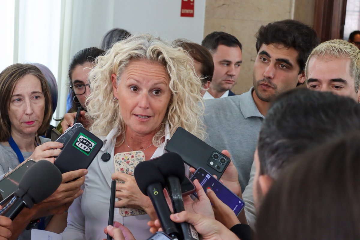 El PSOE Congreso insiste: Ana Vázquez Blanco debe dejar su acta de diputada. Ocho días después, el PP sigue sin pedir disculpas por un incidente que incumplió el Reglamento, afectó a trabajadores del Congreso y alteró el funcionamiento de la Cámara. 🌹 Montse Mínguez