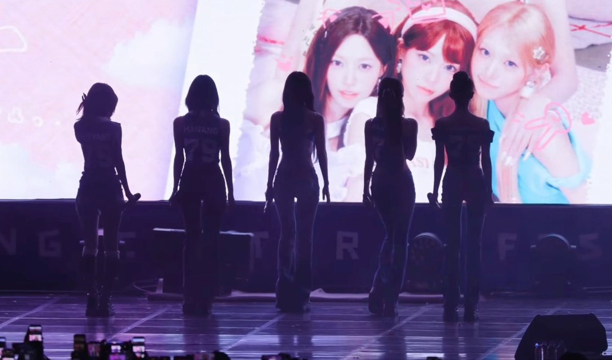 리센느전원청바지핏개지려ㅁㅊ 얼굴하나도안보이는데옷핏으로모든걸압도