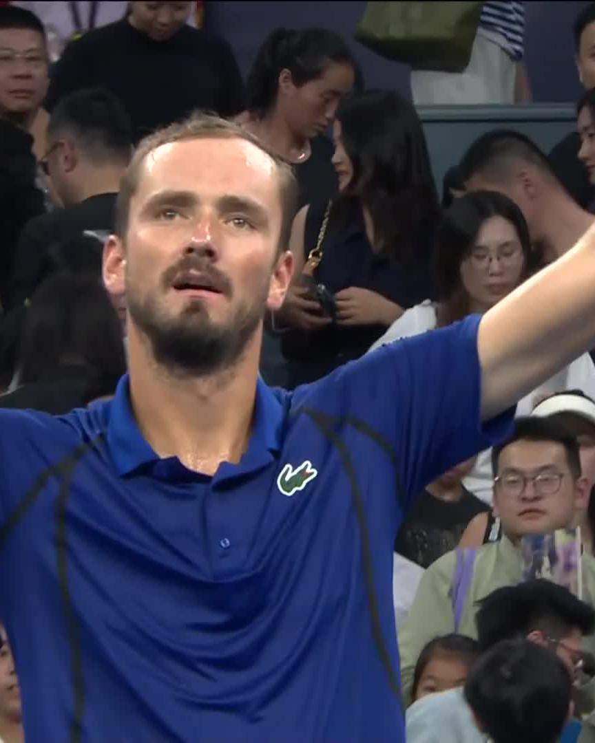 Meddy the champ in Hangzhou 🏆 Daniil Medvedev wins his third title of 2026, beating Rublev 7-5 6-4 #HangzhouOpen