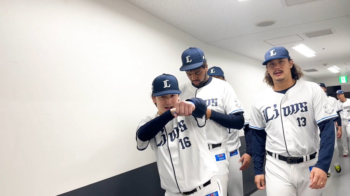 / レギュラーシーズンホーム最終戦! 勝利のハイタッチ気分! \ 選手・監督・コーチ、ほぼ全員登場のハイタッチ! 年に一度の特別版をお楽しみください✨ ▼全容はこちら #seibulions #打破 #圧倒的至近距離 #最後まで喰らいつけ