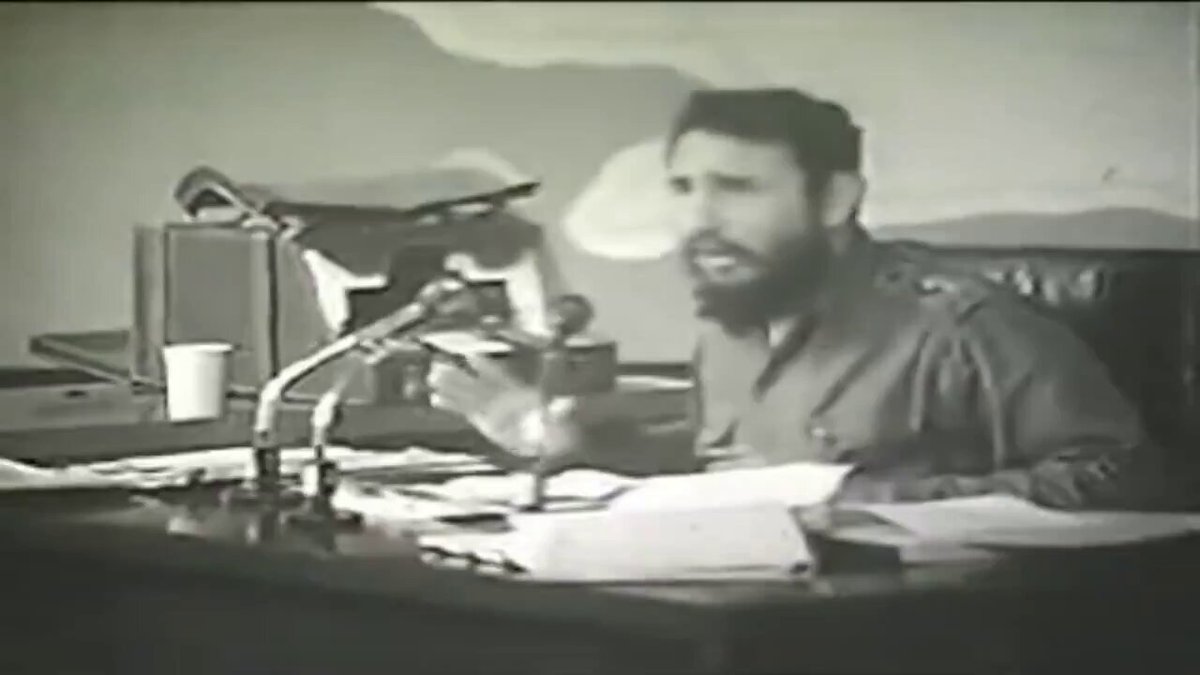 Fidel Castro, sobre cómo enfrentar al imperialismo y a sus criminales de guerra: "El imperialismo es como un depredador, ha desarrollado el instinto voraz de que si muestras miedo, si retrocedes y vacilas ante él, te termina devorando. Pero si les haces frente y te mantienes firme, los imperialistas huyen".